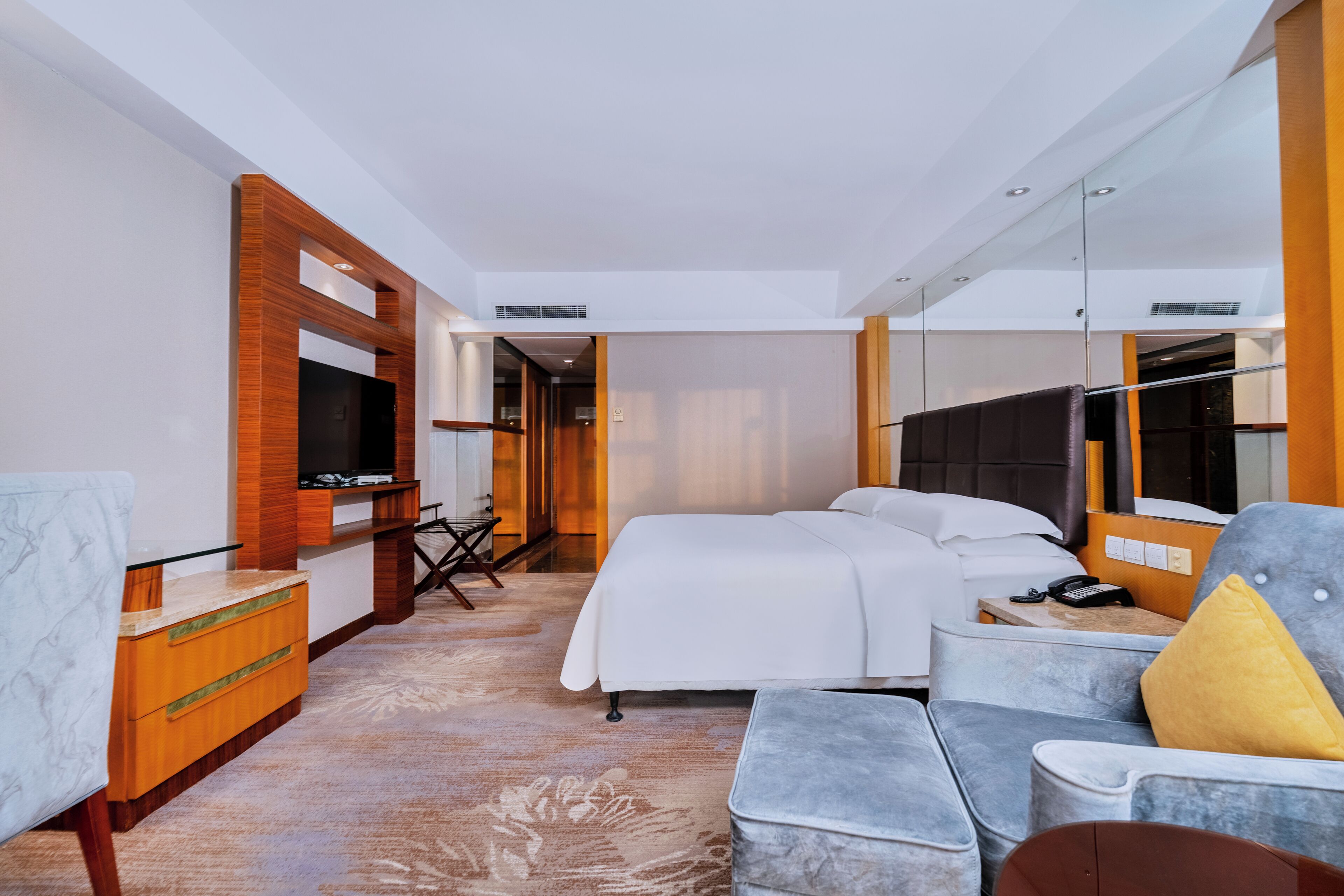 Comfort Double Room, 1 Queen Bed, City View | Minibar, in-room safe, desk, blackout drapes