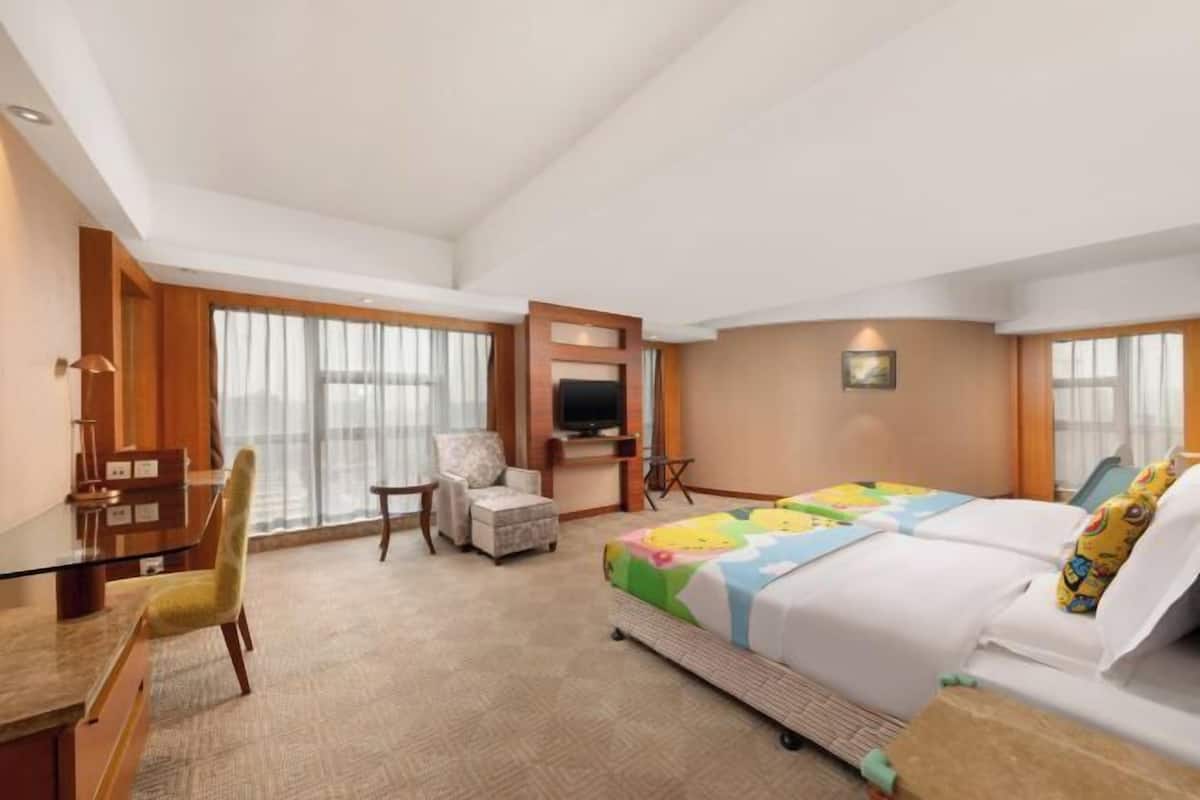 Minibar, in-room safe, desk, blackout drapes