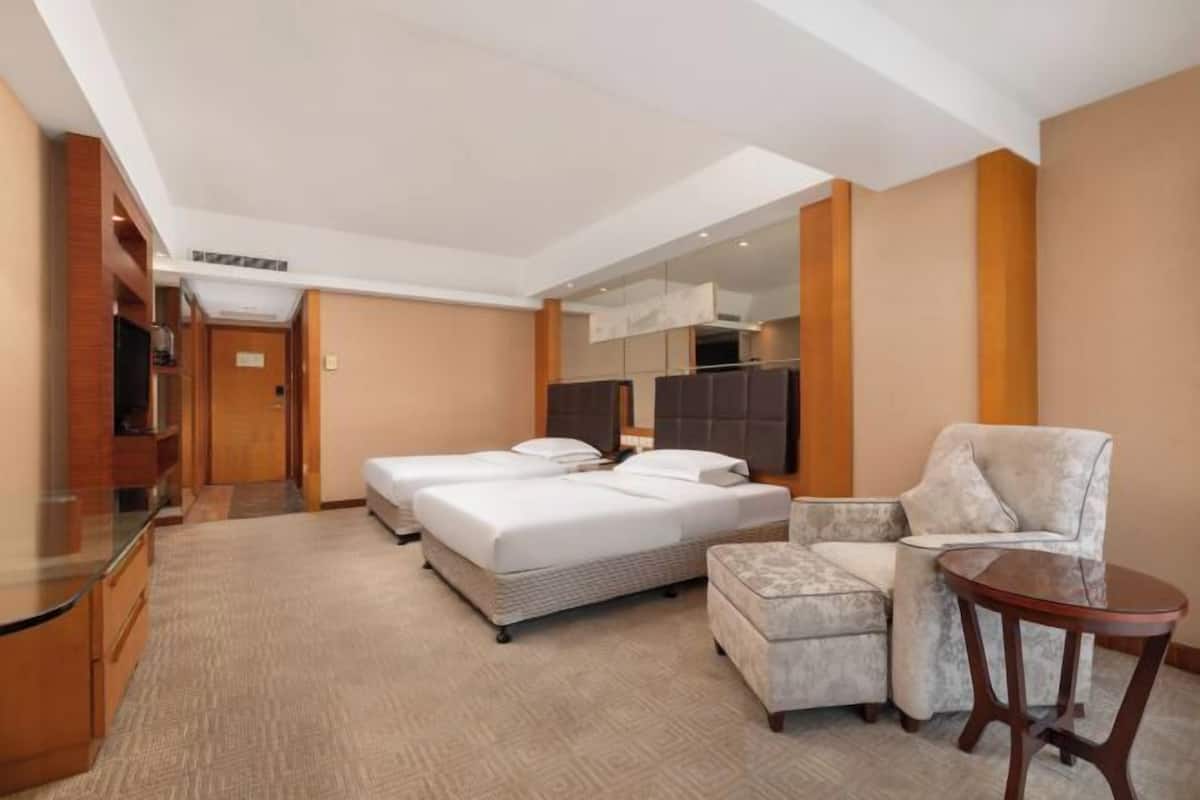 Minibar, in-room safe, desk, blackout drapes