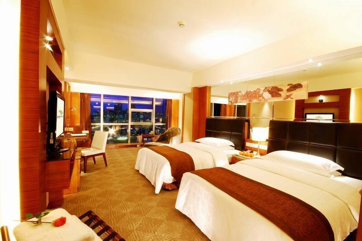 Minibar, in-room safe, desk, blackout curtains