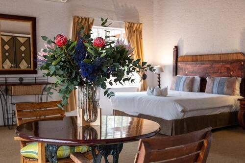 Bush Lodge | Zimmersafe, individuell dekoriert, individuell eingerichtet, Bettwäsche