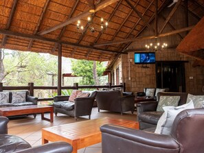 4 bars/lounges - Zebra Nature Reserve (Cullinan)