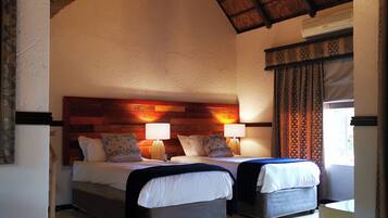 Family Room | In-room safe, individually decorated, individually furnished, bed sheets