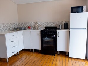The Cabin | Private kitchenette | Electric kettle - Zebra Nature Reserve (Cullinan)