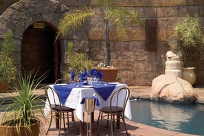 Outdoor dining - Zebra Nature Reserve (Cullinan)