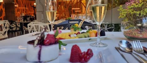 Der serveres morgenmad, frokost og aftensmad