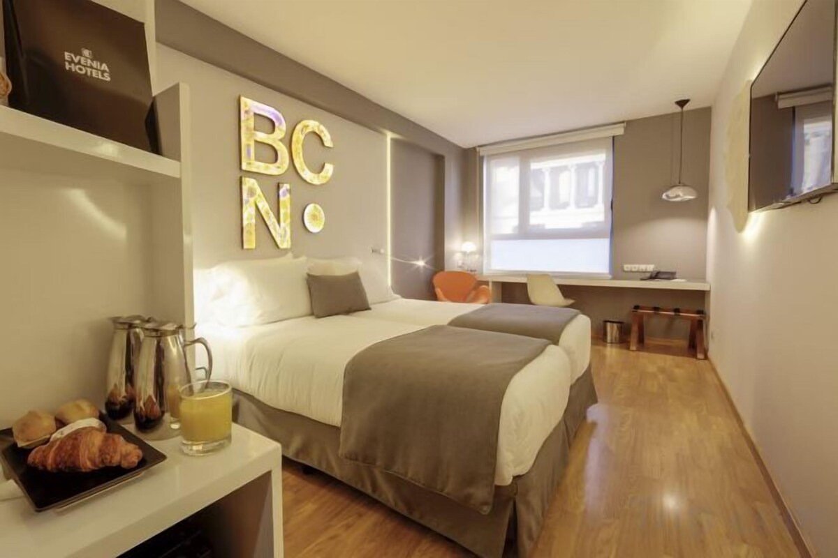 6 bedrooms, minibar, in-room safe, desk