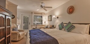 Deluxe-rum - 1 kingsize-säng - balkong - utsikt mot poolen | Egyptiska bomullslakan och sängtillbehör av högsta kvalitet