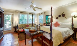 Habitación de lujo (Deluxe Queen Room, First or Second Floo) | Sábanas de algodón egipcio y ropa de cama de alta calidad 