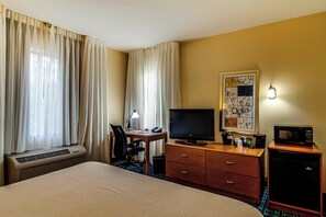 Desk, laptop workspace, blackout drapes, iron/ironing board - Fairfield Inn & Suites Palm Coast I-95 (Palm Coast)