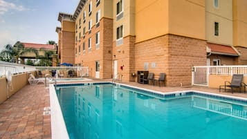 Outdoor pool, pool umbrellas, sun loungers