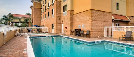 Outdoor pool, pool umbrellas, sun loungers