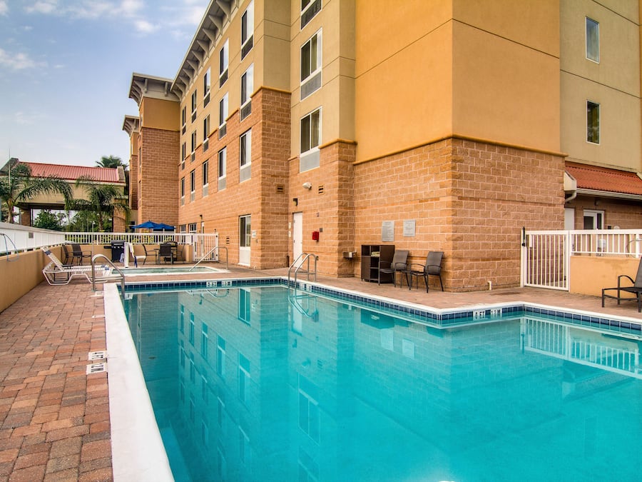 Outdoor pool, pool umbrellas, sun loungers