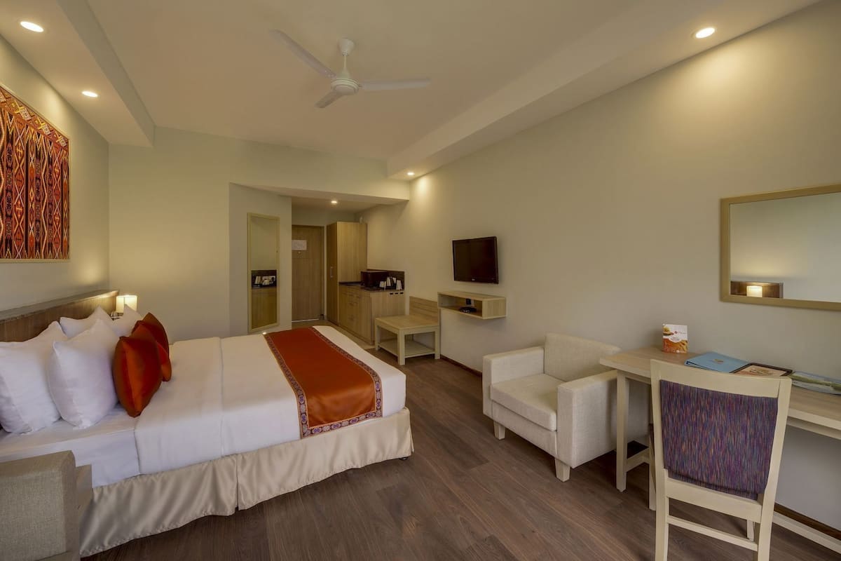 Desk, blackout drapes, free WiFi, bed sheets