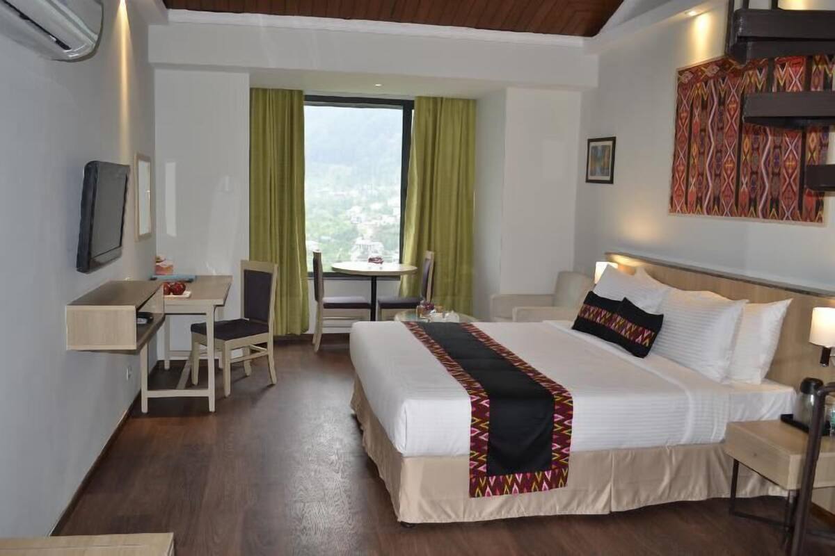 Desk, blackout drapes, free WiFi, bed sheets