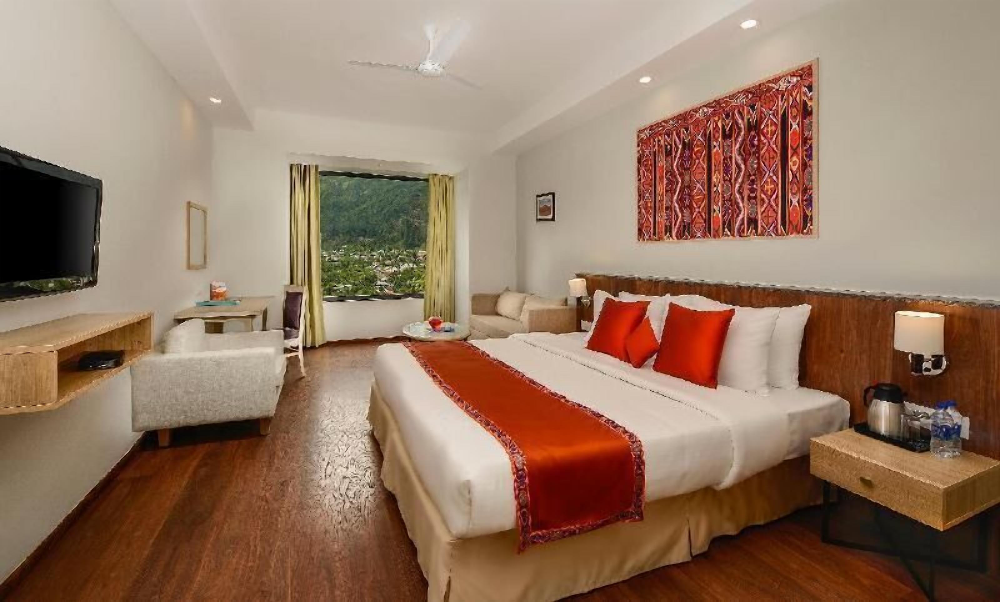 Escritorio, cortinas blackout, wifi gratis y ropa de cama 