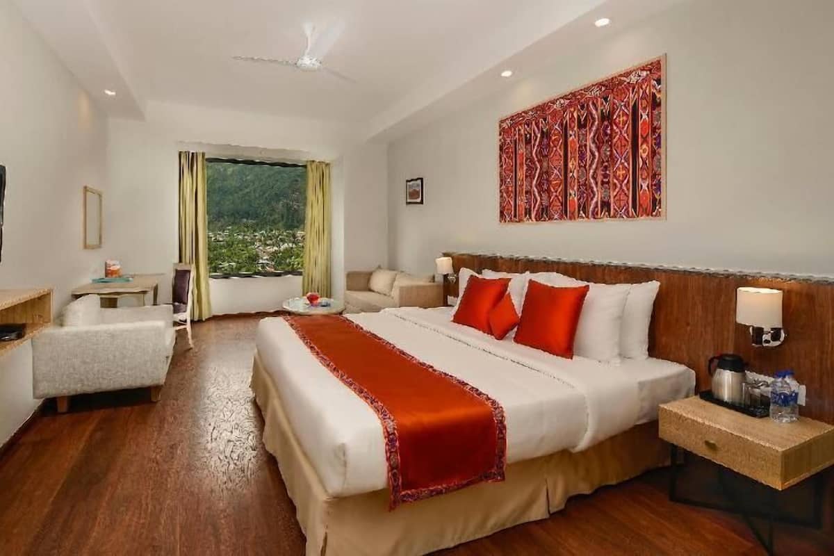 Desk, blackout drapes, free WiFi, bed sheets