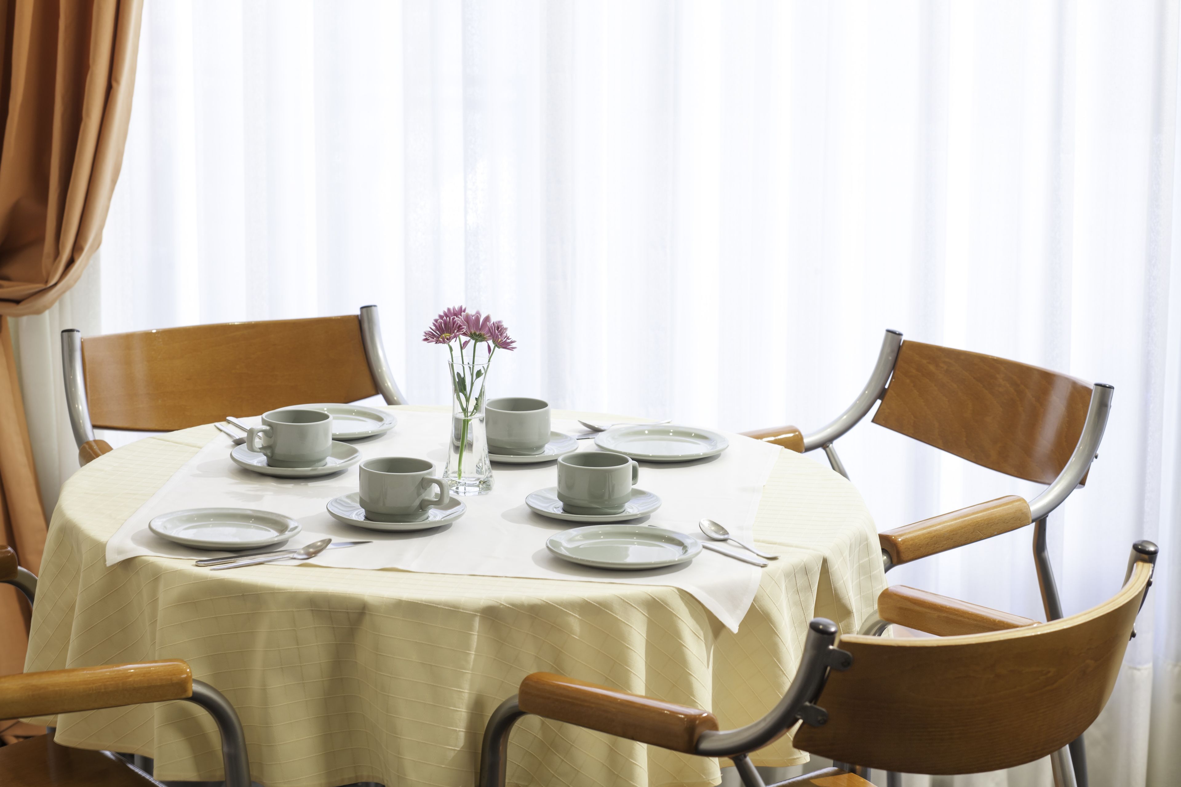 daily continental breakfast (eur 8 per person)