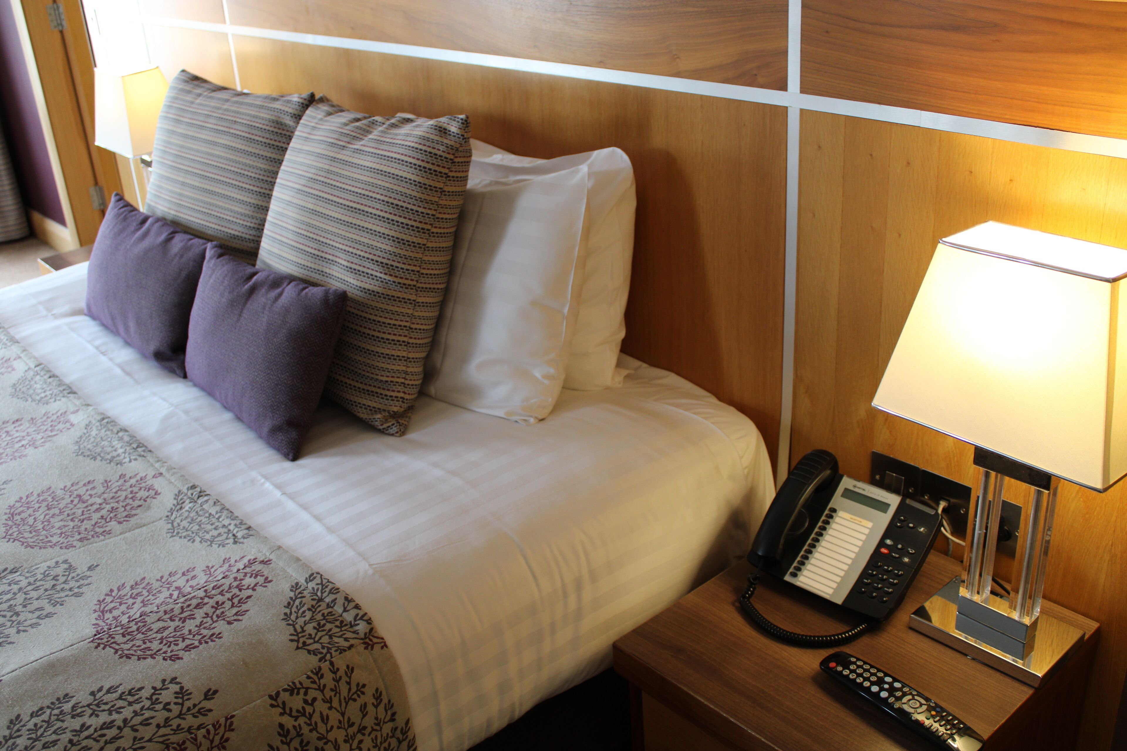 deluxe double or twin room, 1 king bed | in-room safe, desk, iron/ironing board, free cots/infant beds