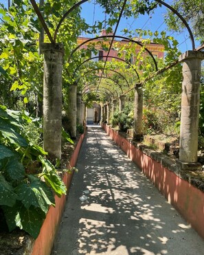 Front of property - The Secret Garden Relais (Piano di Sorrento)