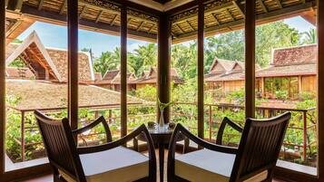 Minibar, in-room safe, individually decorated, individually furnished