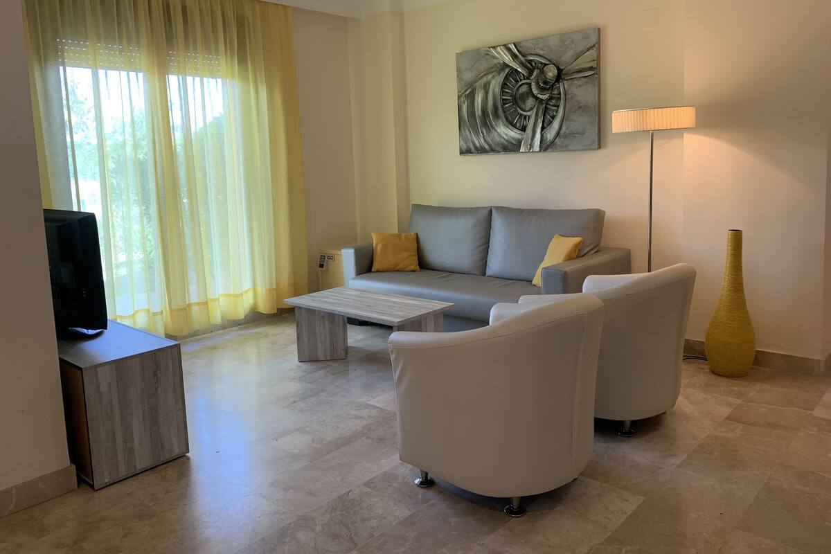 Peralatan tempat tidur premium, peti besi dalam bilik