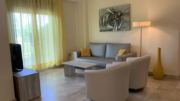 Premium bedding, in-room safe, iron/ironing board, cots/infant beds