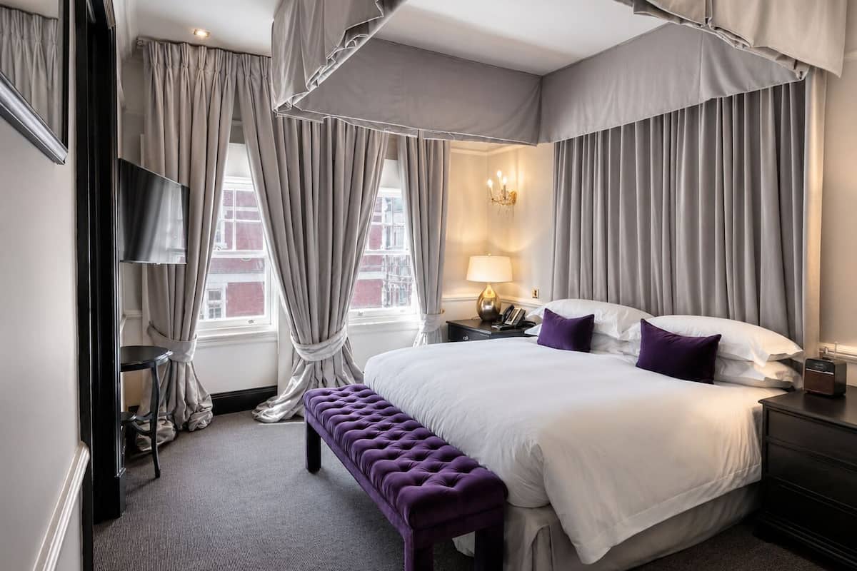 Cadogan Suite at 11 Cadogan Gardens | Premium bedding, down comforters, in-room safe, individually decorated
