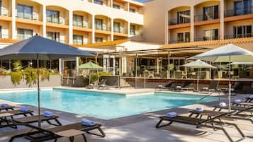 Outdoor pool, pool umbrellas