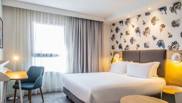 Standard Room, 1 Queen Bed with Sofa bed | Premium bedding, minibar, in-room safe, iron/ironing board