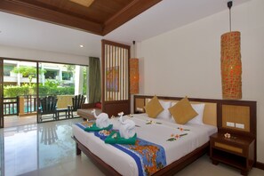 Minibar, safe på rommet, skrivebord og blendingsgardiner