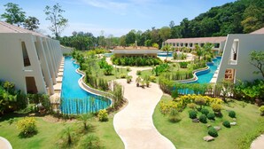 Hồ bơi ngoài trời