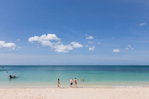 Private beach, free beach shuttle, sun-loungers, beach towels - Lanta Resort (Ko Lanta)