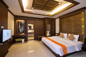 Beachfront Villa | มินิบาร์, ตู้นิรภัยในห้องพัก, โต๊ะทำงาน, ผ้าม่านกันแสง