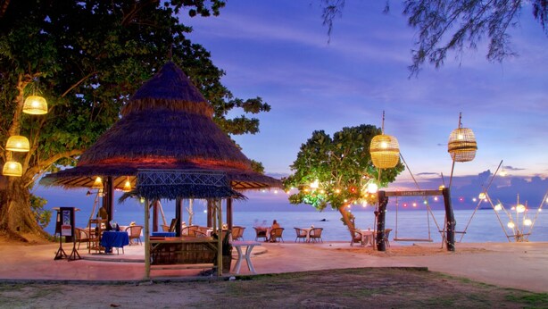 Beachfront Villa | Hiên