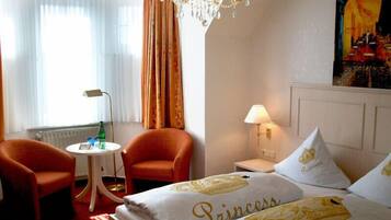 Classic Double Room | In-room safe, desk, cots/infant beds, rollaway beds
