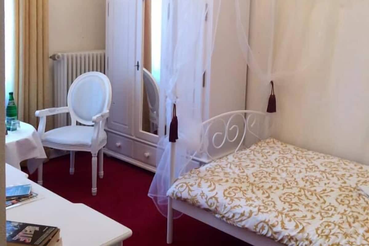 Classic Single Room