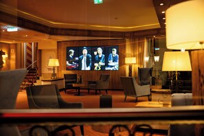 2 bars/lounges, poolside bar