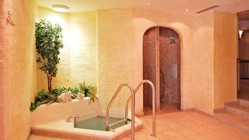 室內 SPA 浴池