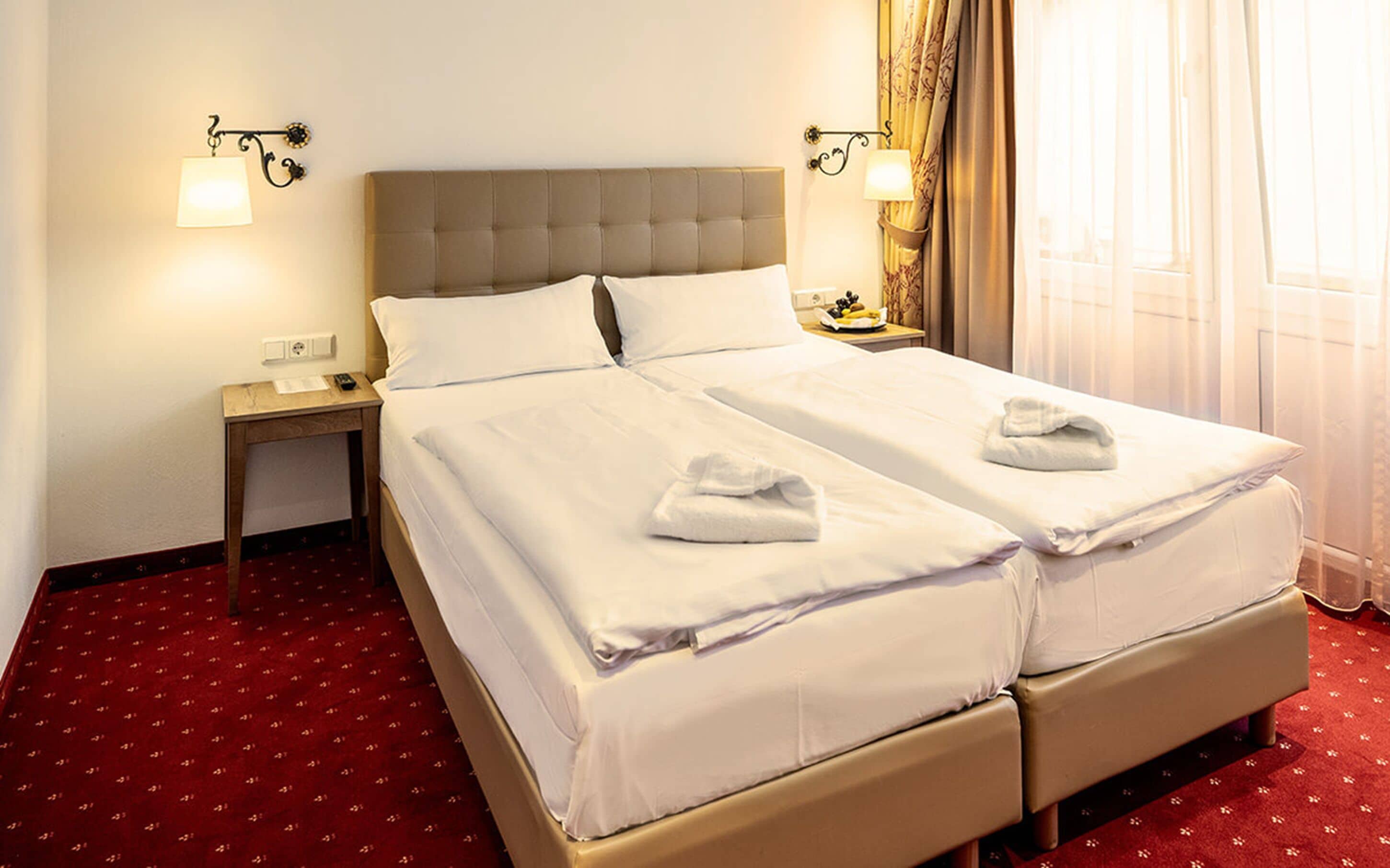 Studio | Minibar, safe på rommet, skrivebord og lydisolert