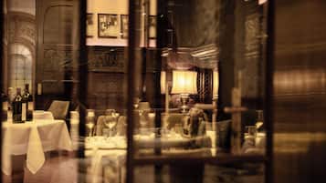 Der serveres aftensmad og regionale retter