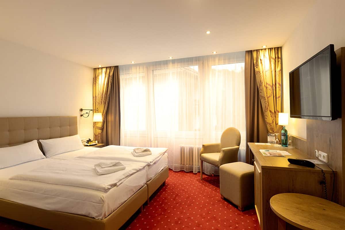 single room | minibar, in-room safe, desk, soundproofing