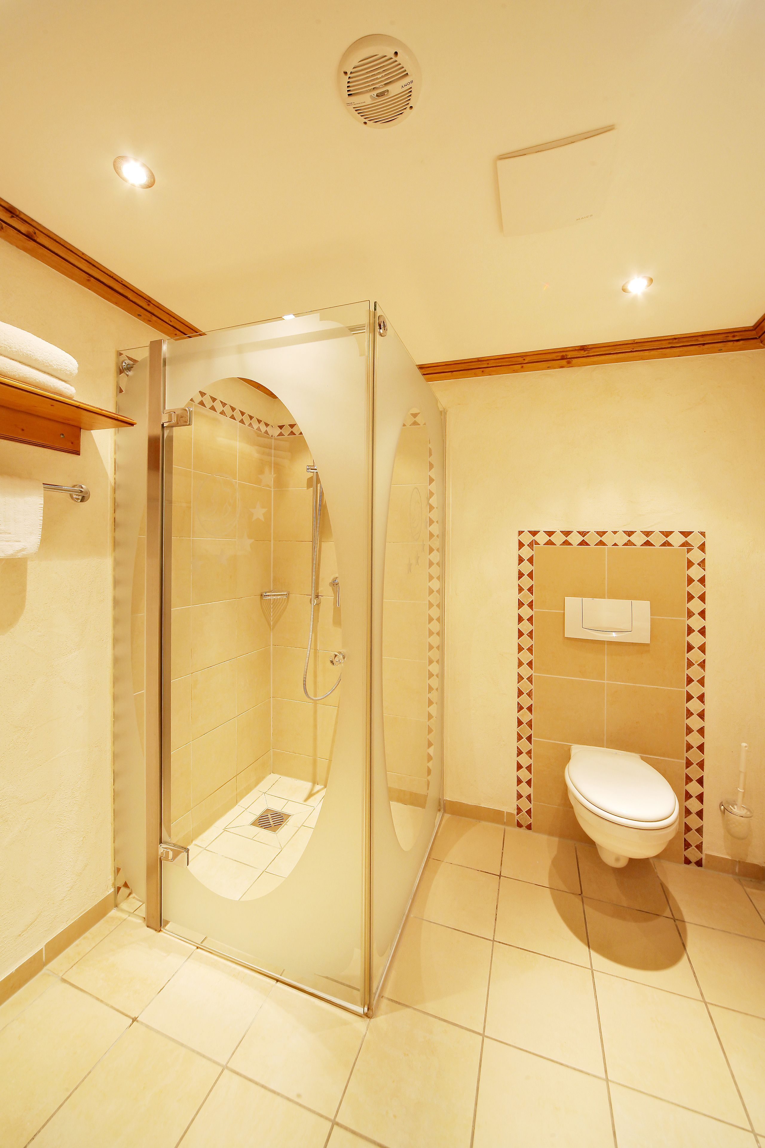 suite | bathroom | free toiletries, hair dryer, bathrobes, towels