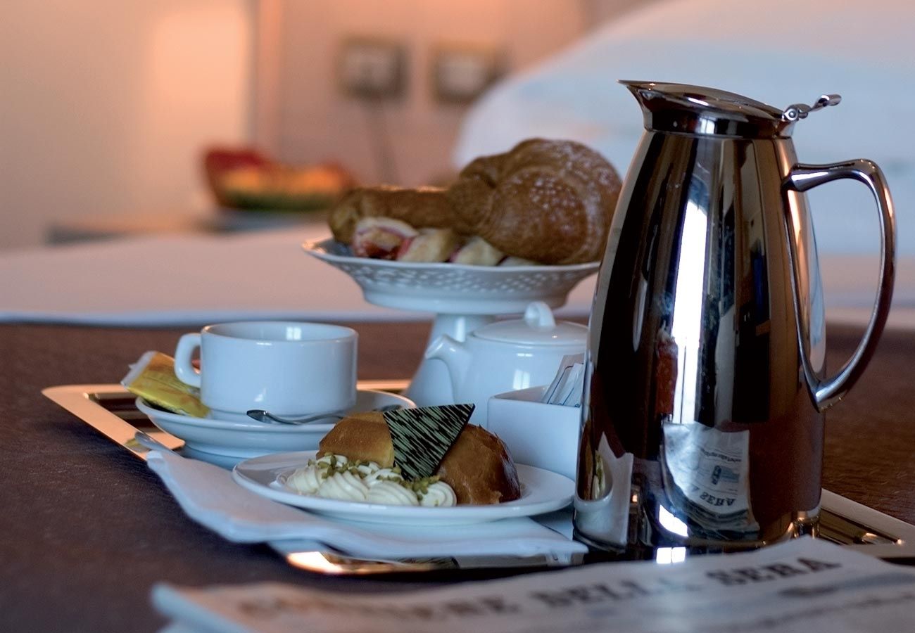 junior suite, sea view | room service – dining