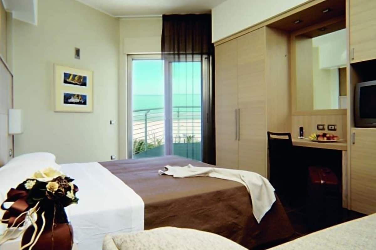 minibar, in-room safe, desk, soundproofing