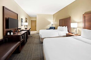 Desk, blackout drapes, iron/ironing board, free cribs/infant beds - Comfort Inn & Suites High Point - Archdale (High Point)