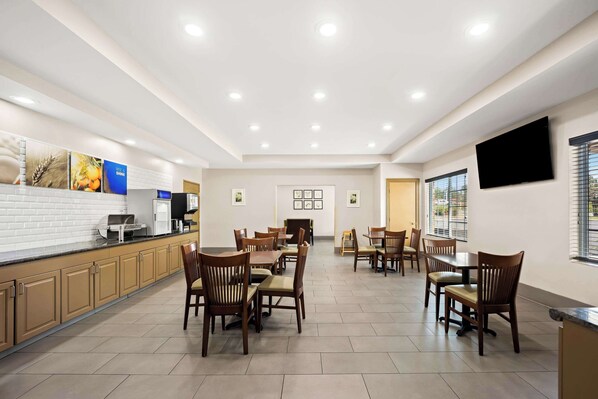 Free daily buffet breakfast