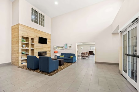 Lobby. Comfort Inn & Suites High Point - Archdale
