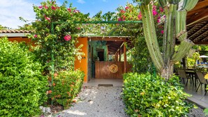 A garden with a wooden reception desk, a cactus, and various plants. - Bahia Esmeralda Boutique Hotel & Villas (Tempate)
