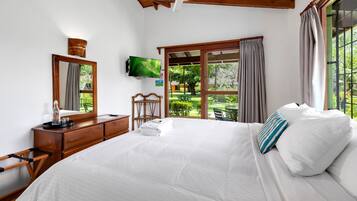 Quarto conforto, 1 cama King, para não fumantes, vista para o jardim | Roupas de cama premium, edredons de pluma, individualmente decorados